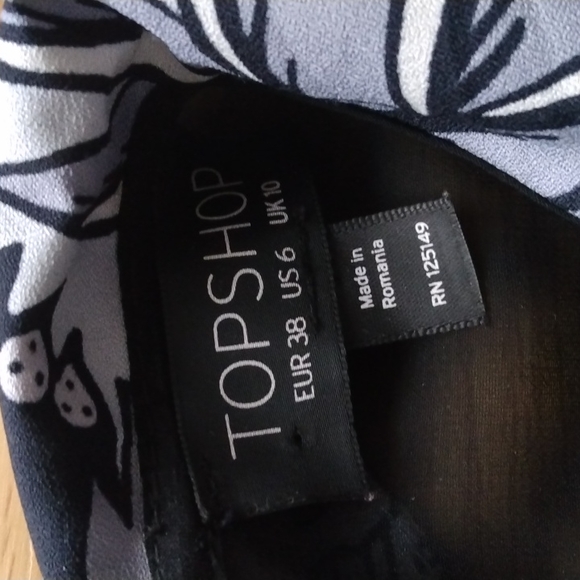 TOPSHOP Floral Fit and Flare Mini Dress | Size 6 - Picture 5 of 8